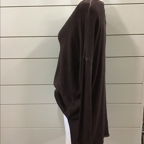 Boxy V-Neck Sweater - Picture 2 of 3